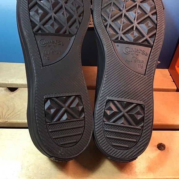 Converse Men's Chuck Taylor Low Top in Black Monochrome - Picture 4 of 6